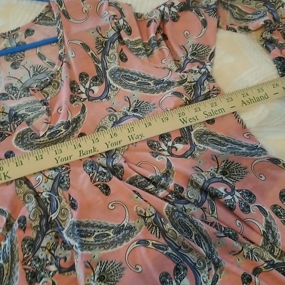 Plus  size 2x, Paisley polyester " Bell sleeve" top. - Picture 5 of 7